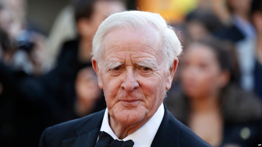 Penulis novel spionase, John Le Carre, menghadiri penayangan perdana film "Tinker Tailor Soldier Spy," di London, 13 September 2011.