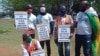 Abatshengisela besola izijeziso zenotho eZimbabwe