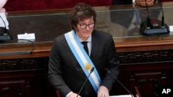El presidente Javier Milei se dirige a los legisladores durante la sesión inaugural del Congreso en Buenos Aires, Argentina, el viernes 1 de marzo de 2024.