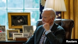 ប្រធានាធិបតី​អាមេរិក​លោក Joe Biden ចូលរួម​ការប្រជុំ​ទាក់ទិន​នឹង​ការ​ឆ្លើយតប​លើ​ភ្លើងឆេះព្រៃ​នៅ​ទីក្រុង Los Angeles នៅសេតវិមានកាលពីថ្ងៃទី១០ មករា ឆ្នាំ២០២៥។