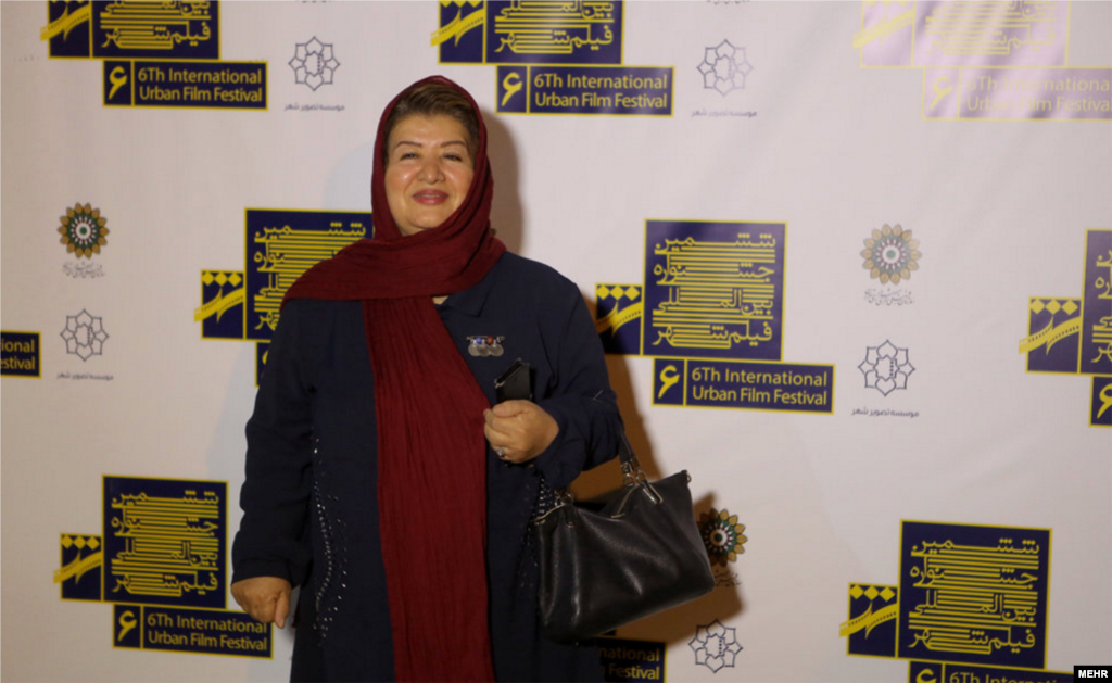 حضور پوران درخشنده در آیین افتتاح ششمین جشنواره فیلم شهر که در باغ موزه هنرهای ایرانی برگزار شد. عکس: مسعود ساکی