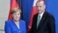 Tổng thống Thổ Nhỉ Kỳ Recep Tayyip Erdogan và Thủ tướng Đức Angela Merkel, tại cuộc họp báo ở Berlin, ngày 28/9/2018. 