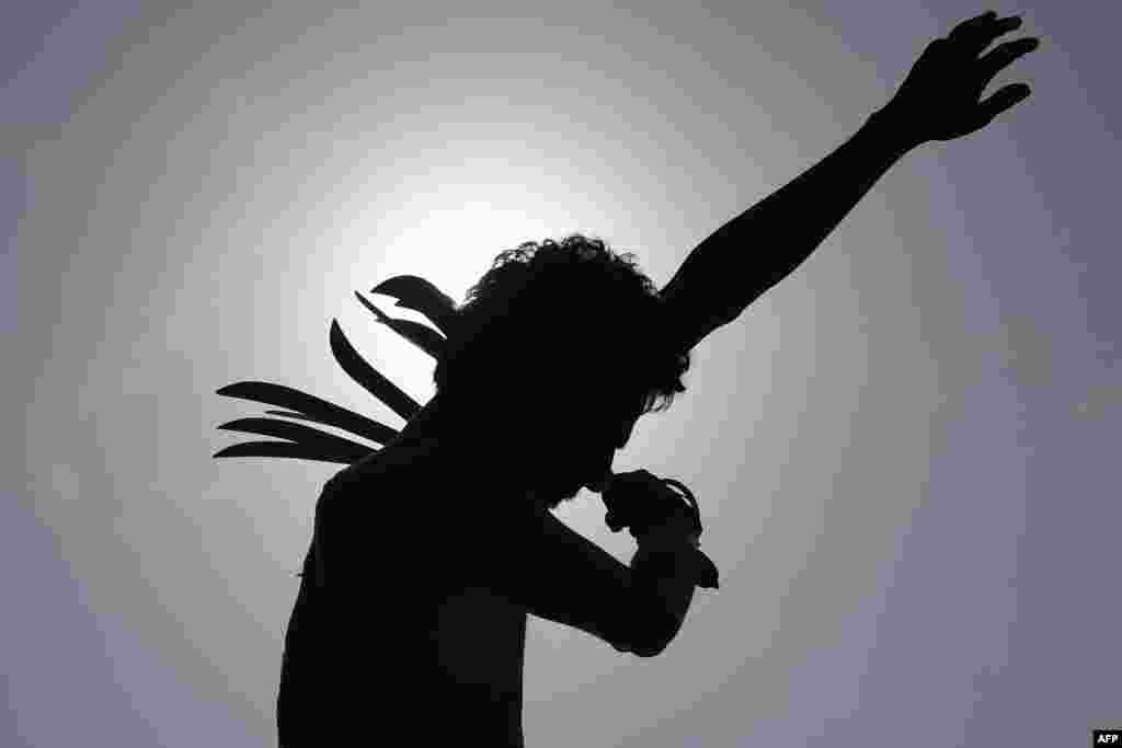 A Shi&#39;ite Muslim flagellates himself during a procession on the 10th day of Muharram, which marks the day of Ashura in Karachi, Pakistan.