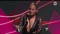 Хуан Габриэль и платье Дженнифер Лопес - триумфаторы премии Billboard Latin Music Awards