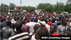 Plusieurs milliers de personnes ont manifesté contre un référendum sur un projet de révision de la Constitution prévu le 9 juillet, à Bamako, Mali, 17 juin 2017.