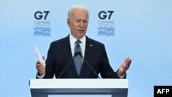 Presiden AS Joe Biden memberikan konferensi pers pada hari terakhir KTT G-7 di Cornwall, Inggris (13/6).