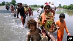 Pakistani flood victims, 12 Aug 2010