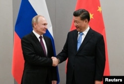 FILE PHOTO: Rais wa Russia Vladimir Putin akiwa na Rais wa China Xi Jinping walipokutana Brasilia, Brazil November 13, 2019. Sputnik/Ramil Sitdikov/Kremlin via REUTERS .