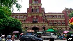 ရန်ကုန်မြို့ရှိ ဗဟိုတရားရုံးချုပ် အဆောက်အဦးမြင်ကွင်းတခု။ ဇွန် ၁၊ ၂၀၁၂။