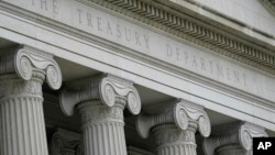 资料照片：华盛顿美国财政部大楼。(2024年5月4日）