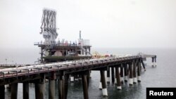 Sebuah dermaga di pabrik gas alam cair di Teluk Chesapeake Maryland sebagai ilustrasi. (Foto: Reuters)