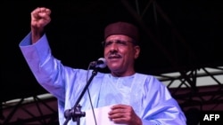Le président élu du Niger, Mohamed Bazoum, prononce un discours au siège de son parti, à Niamey, le 23 février 2021.