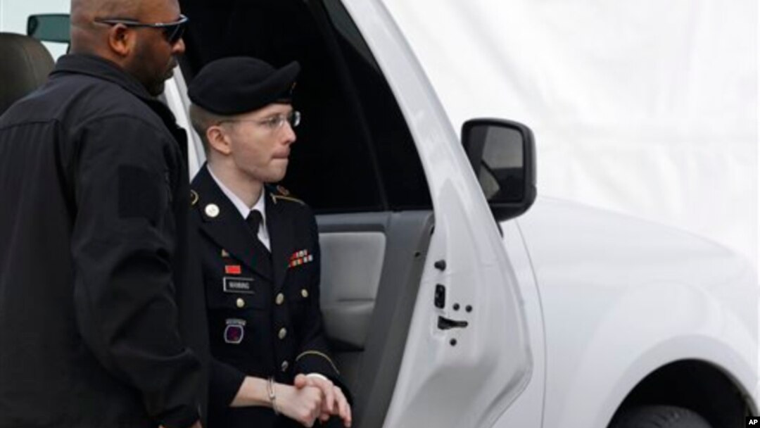 Binh nhất Bradley Manning được hộ tống vào tòa án tại căn cứ quân sự Fort Meade ở tiểu bang Maryland, ngày 21/8/2013.
