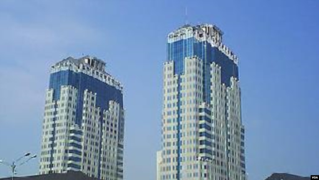 Tak hanya di Jl. RE Martadinata, beberapa ruas jalan di MH Thamrin ini juga sempat ambles beberapa waktu lalu.