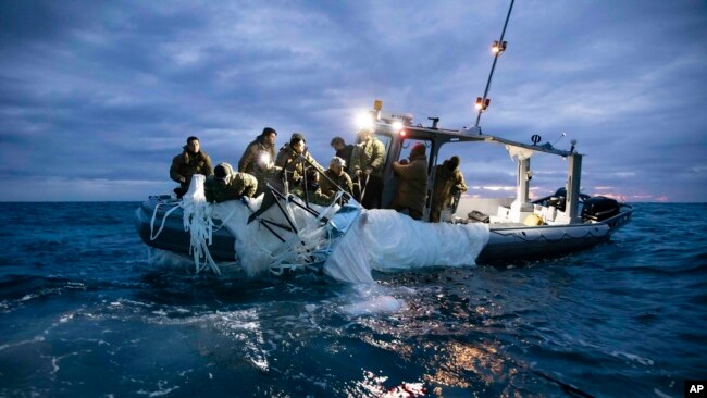 This image shows sailors assigned to Explosive Ordnance Disposal Group 2 recovering a high-altitude surveillance balloon off the coast of Myrtle Beach, S.C., Feb. 5, 2023. (U.S. Navy via AP)