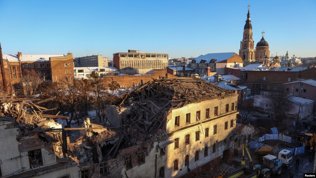 Zgrada u Harkovu nakon udara ruskih projektila