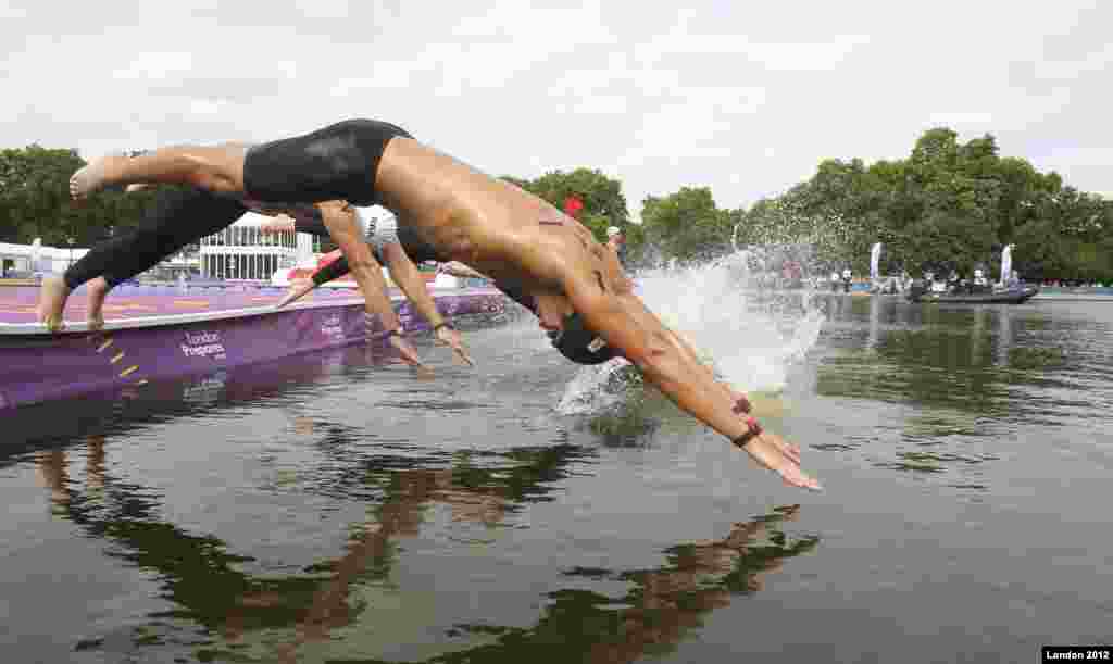 Marat&oacute;n de Nataci&oacute;n en Hyde Park, inicio del marat&oacute;n de los 10 kil&oacute;metros.