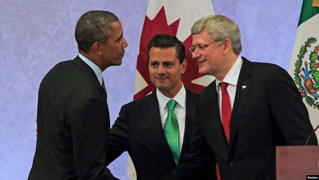 Presiden AS Barack Obama bersama Perdana Menteri Kanada Stephen Harper (kanan) dan Presiden Meksiko Enrique Pena Nieto dalam pertemuan di Toluca, Meksiko. (Reuters/Henry Romero)