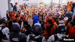 Meksikadan AQShga kirishga harakat qilayotgan migrantlar, Texas shtati, 12-mart, 2023 