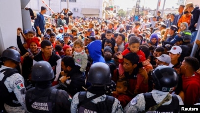 Hundreds of Migrants Try to Force Their Way Into US at Mexico Border