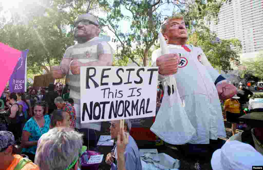 Pro-Trump supporters face off with peace activists during protests outside a Donald Trump campaign rally in Phoenix, Ariz., Aug. 22, 2017.