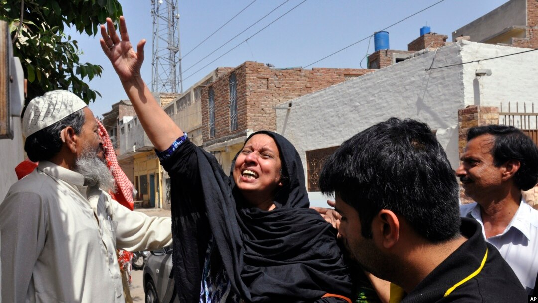 A woman reacts to the killing of Rashid Rehman, a Pakistani lawyer who was shot by unidentified gunmen in Multan, May 8, 2014.