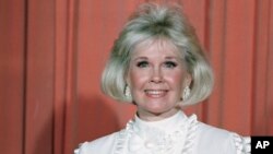 Archivo - En esta foto del 28 de enero de 1989 se ve a Doris Day, la legendaria actriz de Hollywood y cantante quien falleció a los 97 años el lunes, 13 de mayo de 2019.