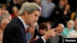 El exsecretario de Estado, John Kerry, elogió la trayectoria política de Joe Biden en una conferencia de prensa virtual el 18 de agosto de 2020.