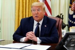 도널드 트럼프 미국 대통령이 28일 백악관에서 신종 코로나 사태 대응에 대해 언급하고 있다.