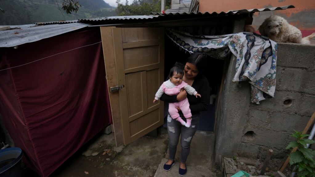 
Many Poor Children in Ecuador Suffer from Malnutrition
