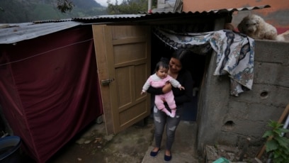 
Many Poor Children in Ecuador Suffer from Malnutrition
