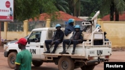 Des Casques bleus patrouillent à Bangui, Centrafrique, 24 avril 29017.