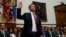 VIcedirector del FBI, Peter Strzok, presta juramento ante los Comités Judicial y de Supervisión y Reforma del Gobierno en la Cámara de Representantes de EE.UU. durante una audiencia sobre la "Supervisión de Acciones del FBI y el Departamento de Justicia relacionadas con la elección de 2016", en el Capitolio. Julio 12, 2018, in Washington. (AP Photo/Evan Vucci)