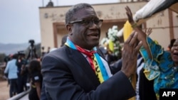 Le Nobel de la paix 2018, Denis Mukwege, s’adressant à la foule à son retour à Bukavu, le 27 décembre 2018.