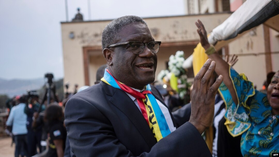 Le Nobel de la paix 2018, Dr Denis Mukwege, s’adresse à la foule à son retour à Bukavu, le 27 décembre 2018.