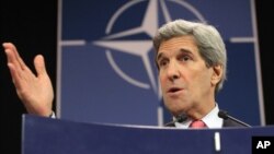 El secretario de Estado, John Kerry, dijo haber hablado desde Bruselas con el primer ministro israelí, Benjamín Netanyahu.