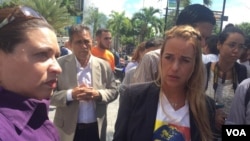 Lilian Tintori, activista y esposa del político encarcelado Leopoldo López, frente a la sede de la ONU en Caracas, el martes 23 de octubre del 2018. Foto: Álvaro Algarra