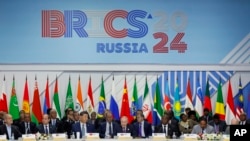 Para pemimpin dari Iran, Mesir, China, Rusia, Afrika Selatan, Ethiopia, dan Brasil menghadiri KTT BRICS di Kazan, Rusia, 24 Oktober 2024. (Foto: via AP)