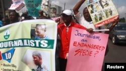 Journalists hold placards as they protest along a road days after a journalist was assaulted by mortuary attendants at the Lagos State University Teaching Hospital in Lagos, (File photo).