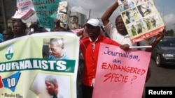 Journalists hold placards as they protest along a road days after a journalist was assaulted by mortuary attendants at the Lagos State University Teaching Hospital in Lagos, (File photo).