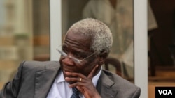 Afonso Dhlakama fala à VOA