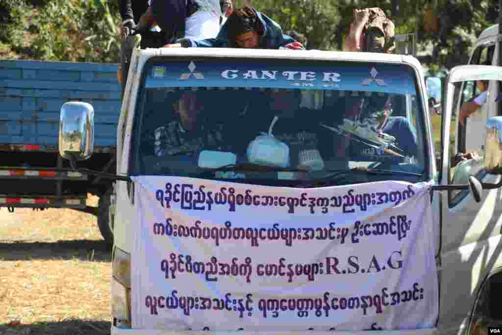 ဝါးတောင် စစ်ရှောင်ကူညီရေးစခန်းသို့ အကူအညီလာပေးသူများ