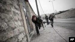 Shaun White of the U.S. performs a jump near a picture of himself during the men&#39;s snowboard halfpipe qualification round at the&nbsp;Rosa Khutor Extreme Park, Krasnaya Polyana, Russia,&nbsp;Feb. 11, 2014.&nbsp;