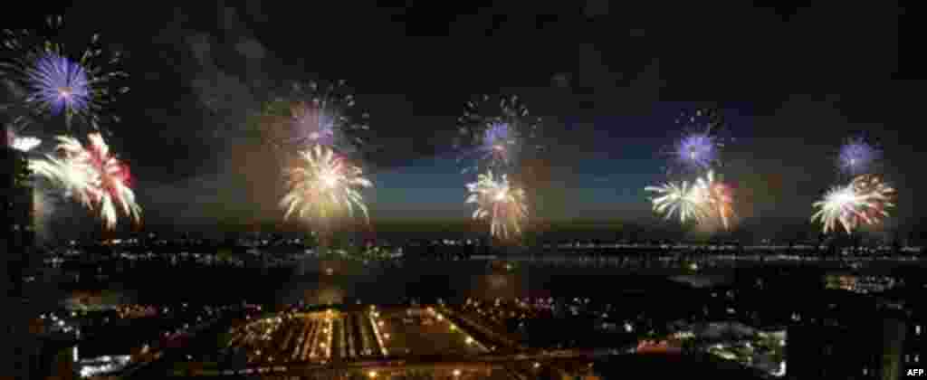 Fireworks explode over the Hudson River in New York, Monday, July 4, 2011. (AP Photo/Seth Wenig)