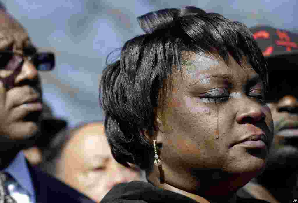 Rolonda Byrd, who says she is the mother of shooting victim Akiel Denkins, cries during a news conference near the scene of the shooting in Raleigh, North Carolina. Authorities say that a police officer fatally shot a man on Feb. 29, 2016, while trying to make an arrest for a felony drug charge.
