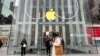 La tienda Apple en la Quinta Avenida, en Manhattan, Nueva York captada el viernes 22 de marzo de 2024.