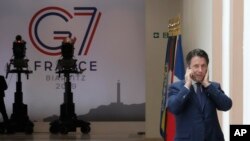 Italian Premier Giuseppe Conte speaks on the phone on the second day of the G-7 summit in Biarritz, France, Aug. 25, 2019. 