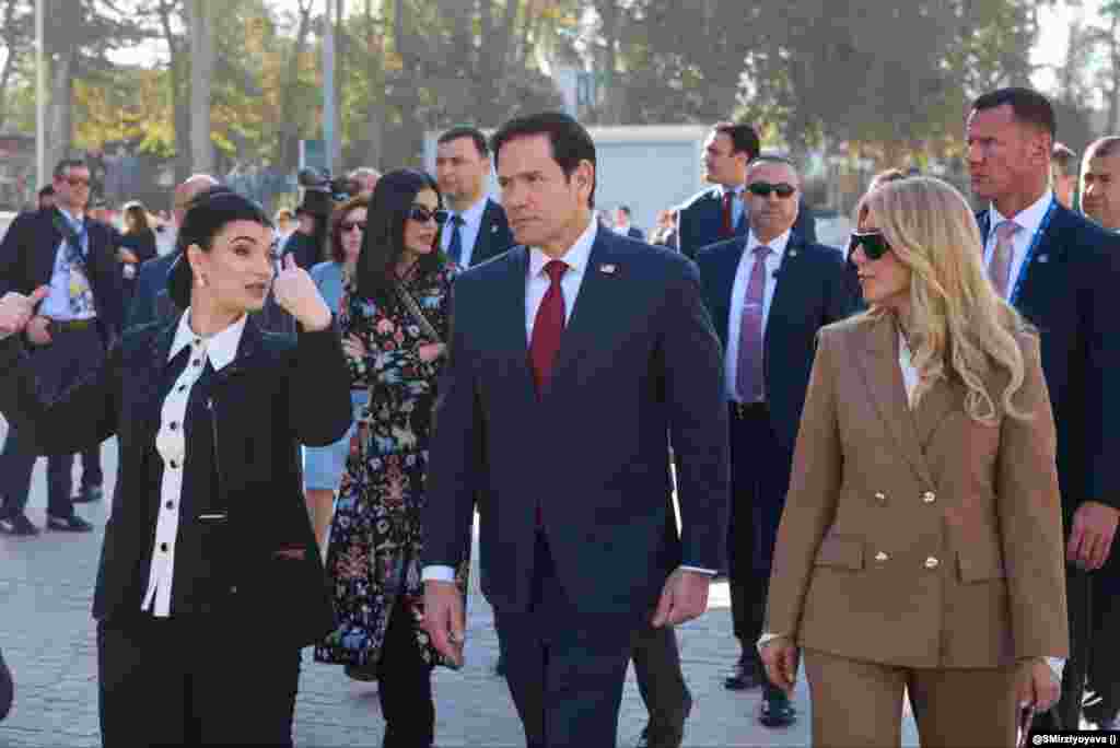 بازدید مارکو روبیو از میدان تاریخی ریگستان در سمرقند