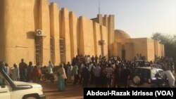 La cour de Justice à Niamey, Niger, le 13 mars 2017. (VOA/Abdoul-Razak Idrissa)