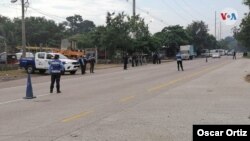 Puntos de control migratorio se han establecido en carreteras de Honduras ante nueva caravana migrante. [Foto VOA/Óscar Ortiz]